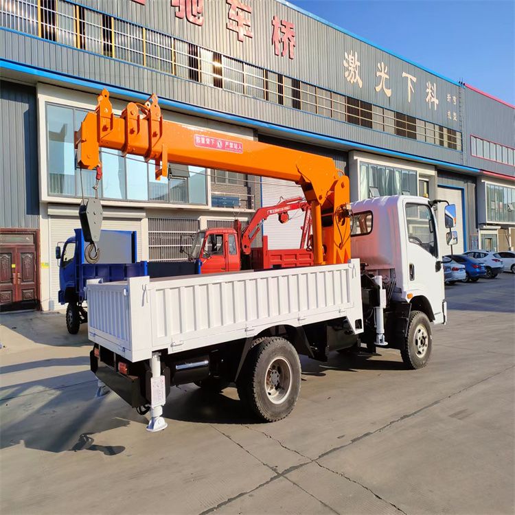 彝良县三轮随车吊定制 农用改装机自备吊中瑞长期出售